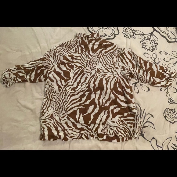 Jones New York Sport Woman Brown Zebra Button Down - Picture 5 of 6